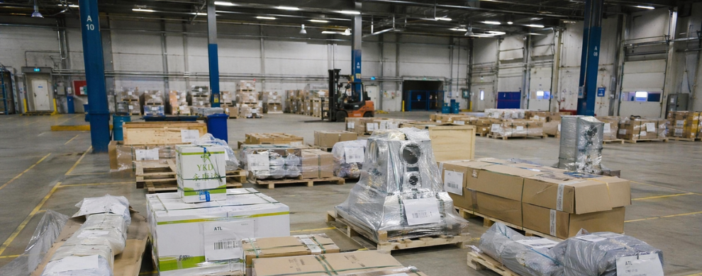 LTL logistics warehouse operations and cargo consolidation center